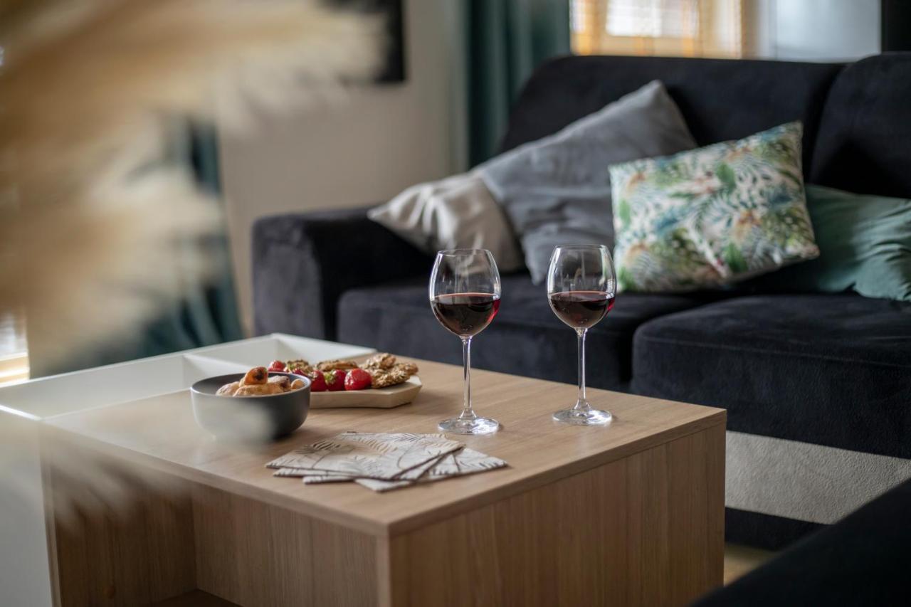 Vip Apartament Жешов Екстериор снимка